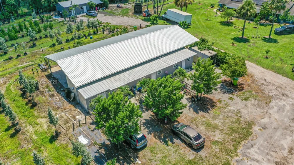 2587 E Rd Loxahatchee, FL 33470