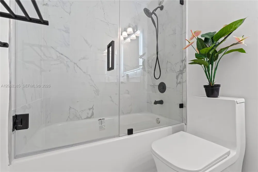 1880 S Treasure Dr #3D North Bay Village, FL 33141