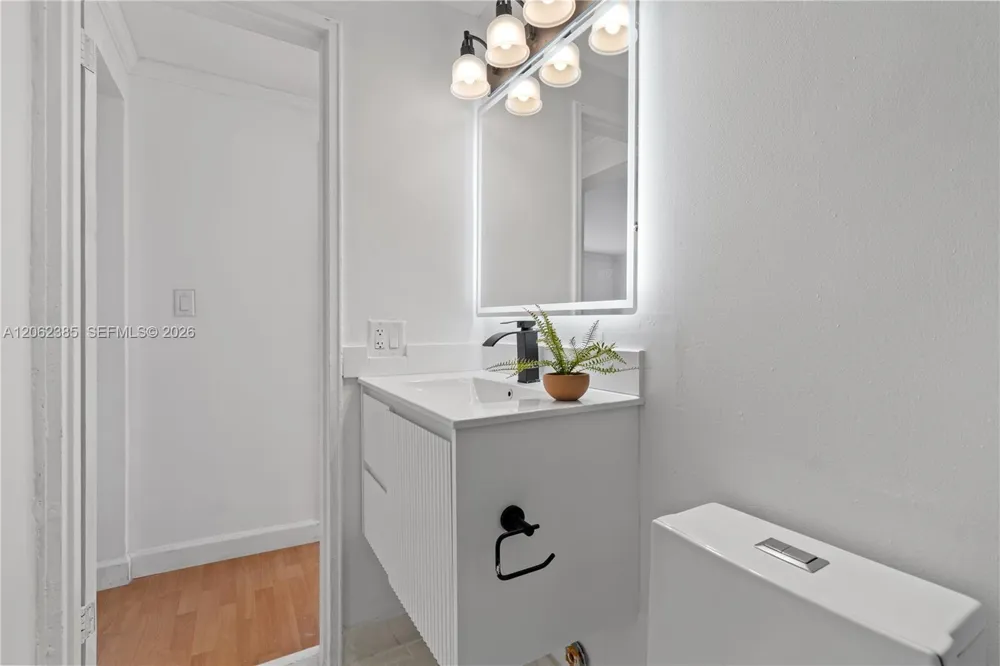 1880 S Treasure Dr #3D North Bay Village, FL 33141