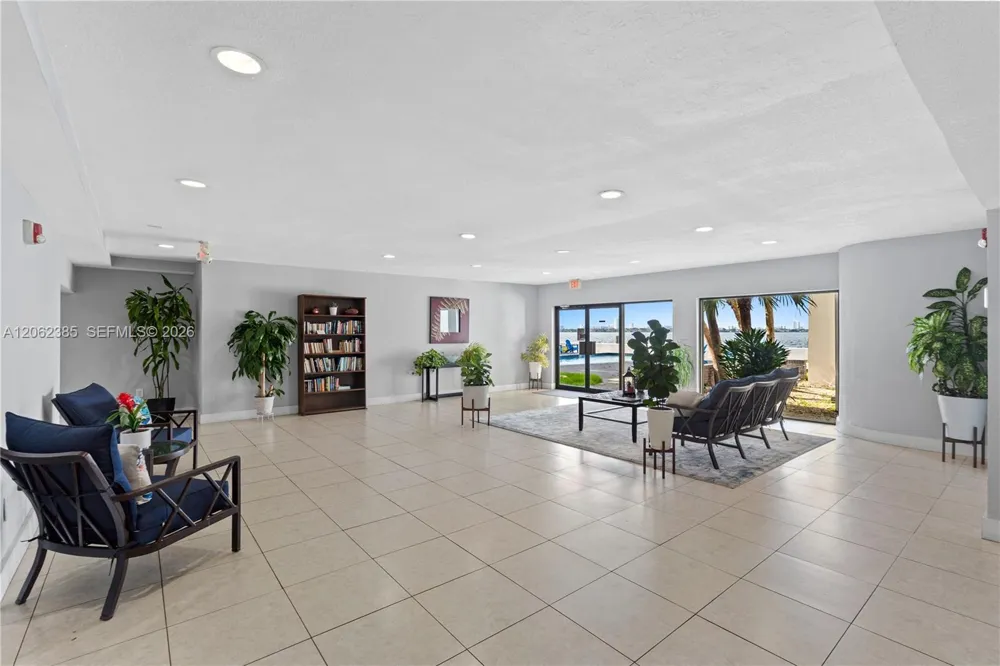 1880 S Treasure Dr #3D North Bay Village, FL 33141
