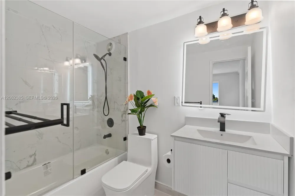 1880 S Treasure Dr #3D North Bay Village, FL 33141