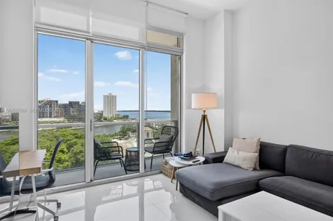 500 Brickell Ave #1100