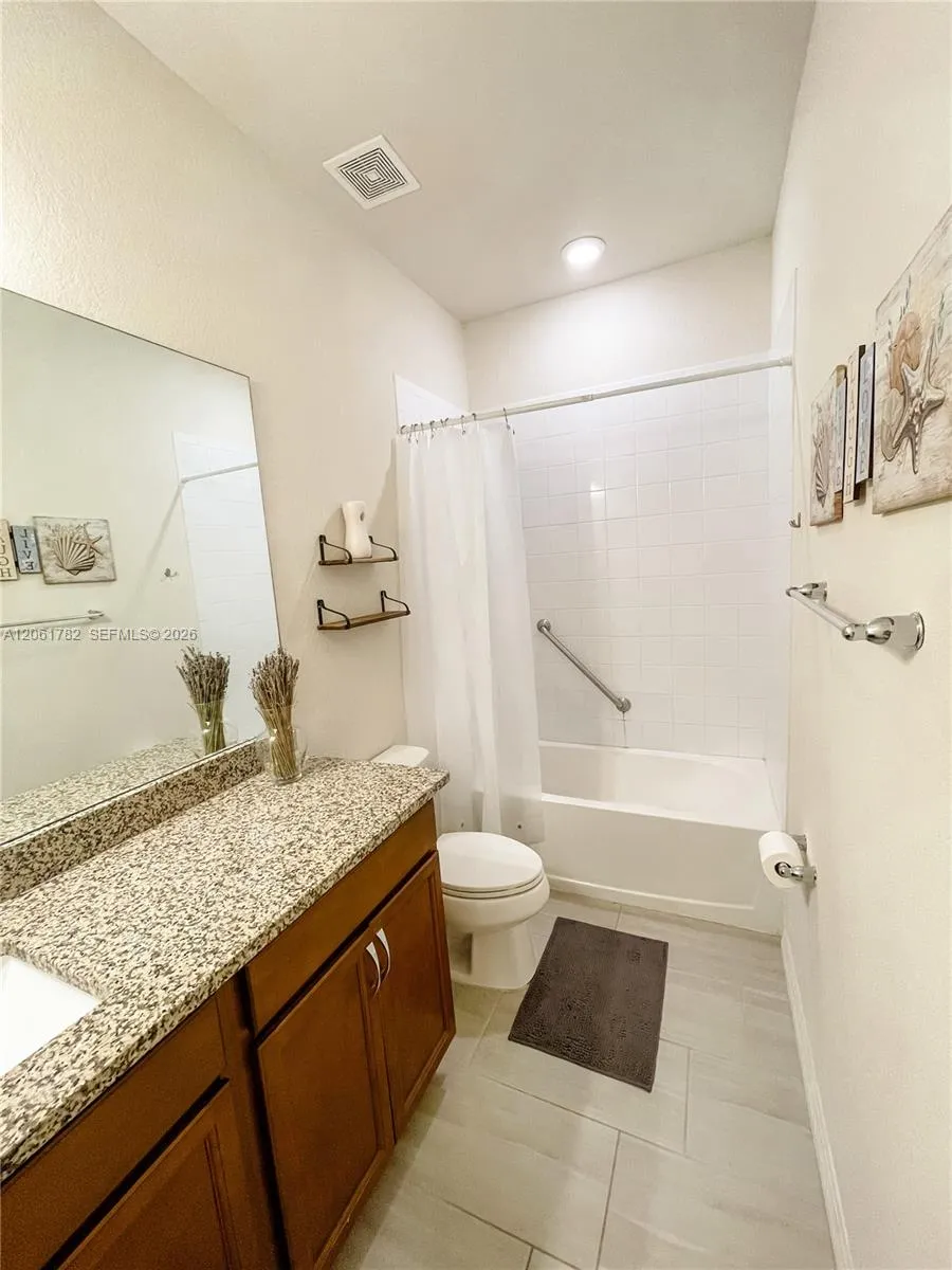 5100 Eucalyptus Dr #2 Hollywood, FL 33021