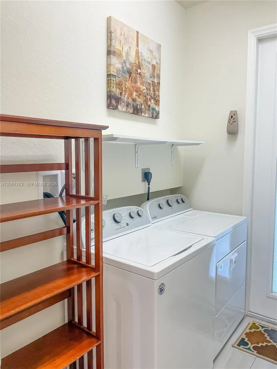 5100 Eucalyptus Dr #2 Hollywood, FL 33021