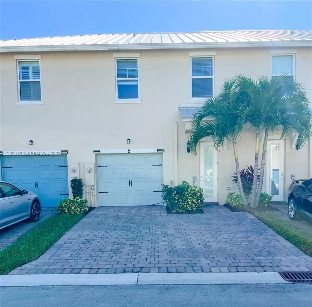 5100 Eucalyptus Dr #2 Hollywood, FL 33021