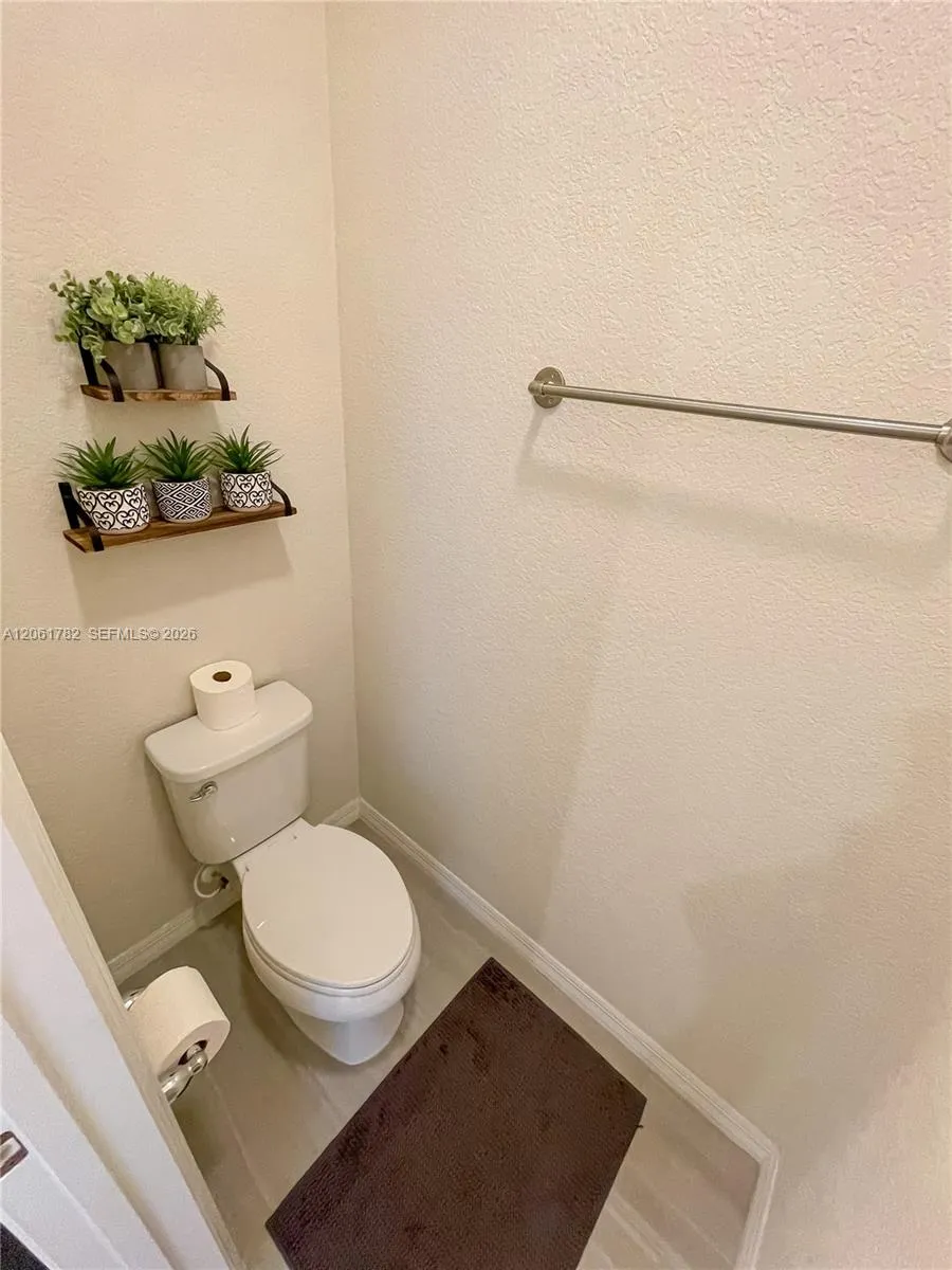 5100 Eucalyptus Dr #2 Hollywood, FL 33021