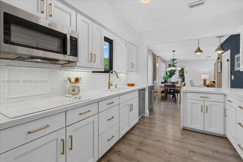 11504 NE 6th Ave Biscayne Park, FL 33161