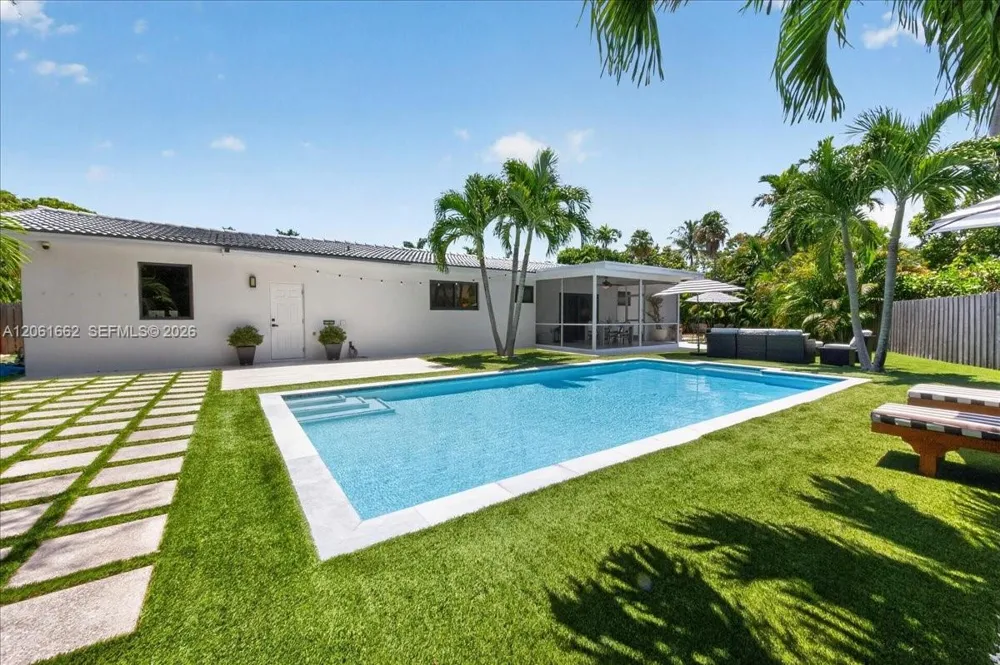 11504 NE 6th Ave Biscayne Park, FL 33161