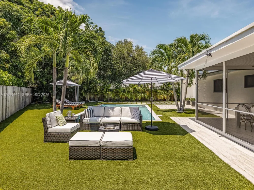 11504 NE 6th Ave Biscayne Park, FL 33161