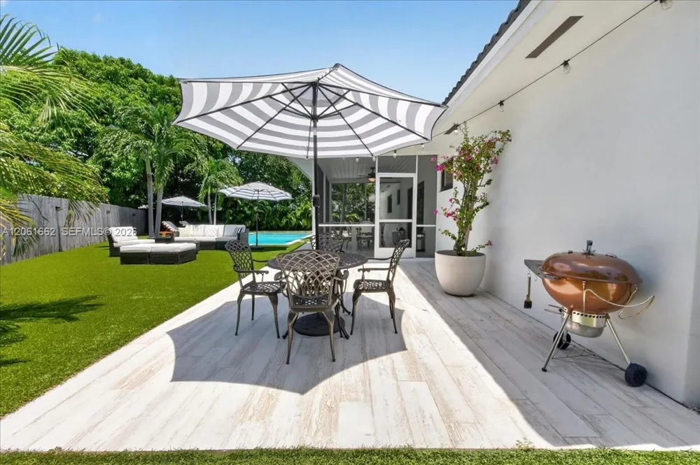 11504 NE 6th Ave Biscayne Park, FL 33161