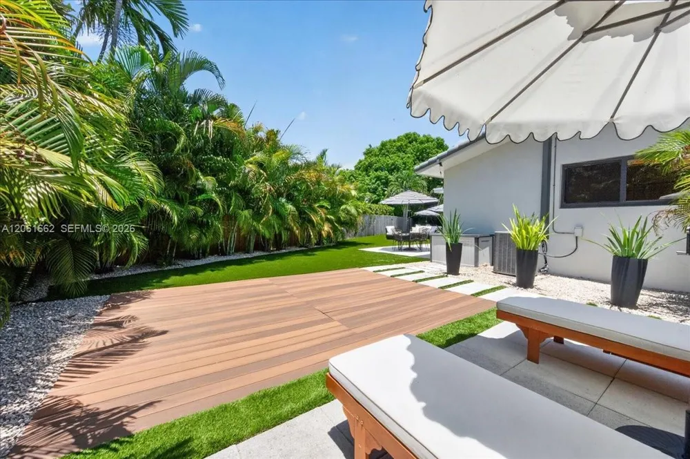 11504 NE 6th Ave Biscayne Park, FL 33161