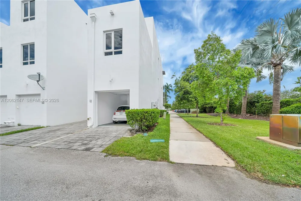 6310 NW 103rd Pl #201 Doral, FL 33178