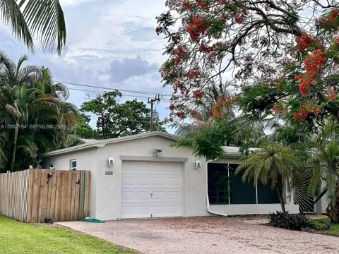 810 NW 8th Ave
