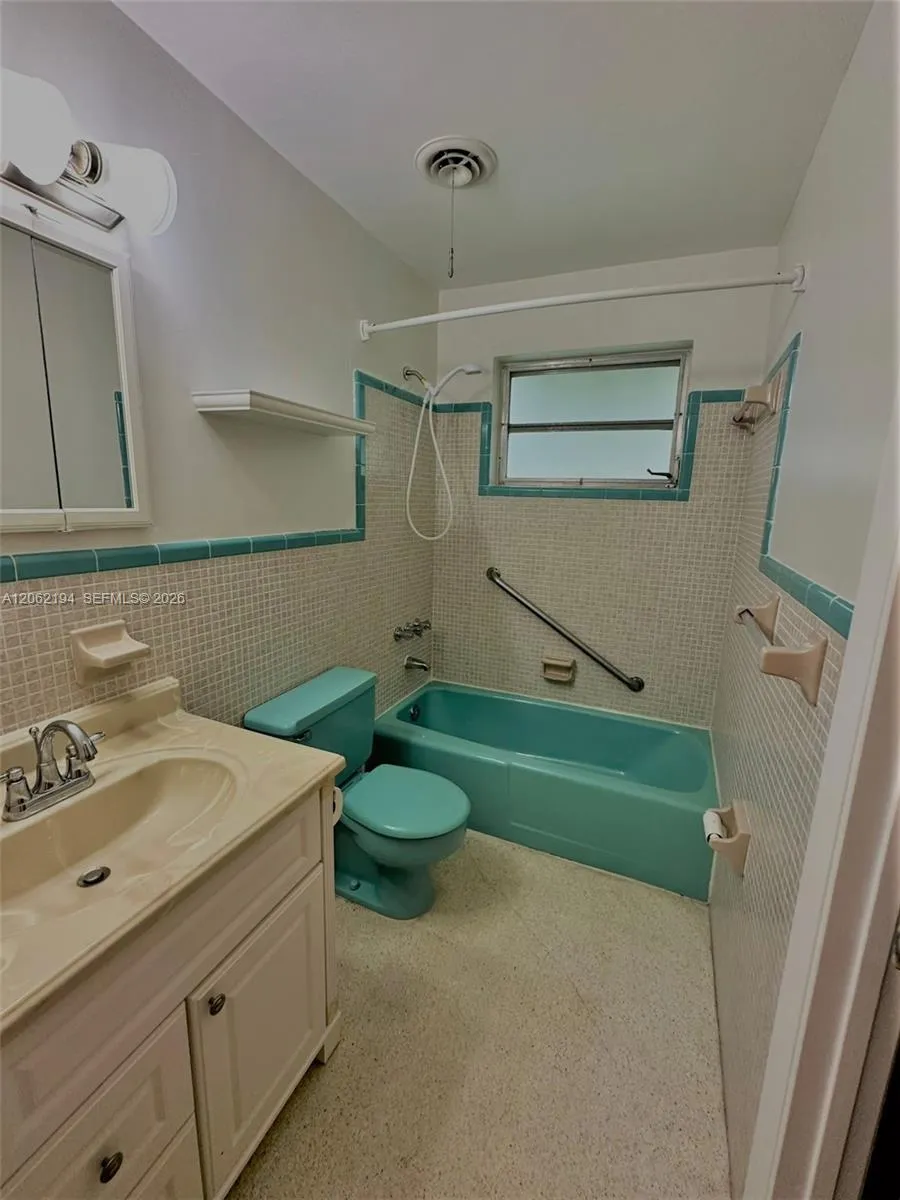810 NW 8th Ave Dania Beach, FL 33004