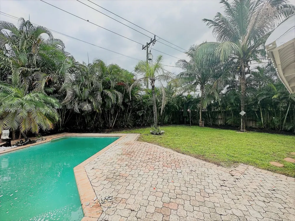 810 NW 8th Ave Dania Beach, FL 33004