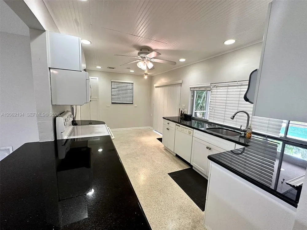 810 NW 8th Ave Dania Beach, FL 33004