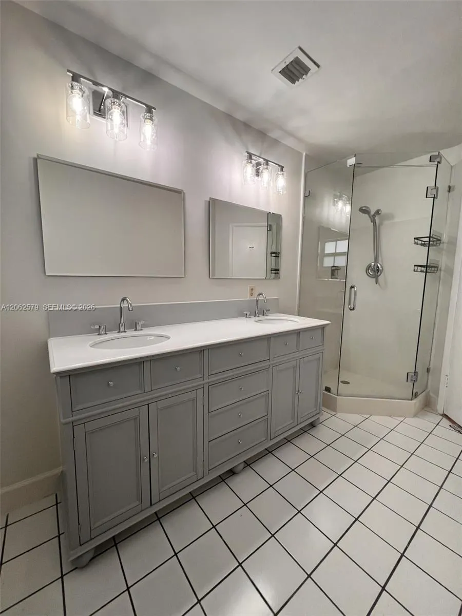 5001 SW 87th Pl #1 Miami, FL 33165