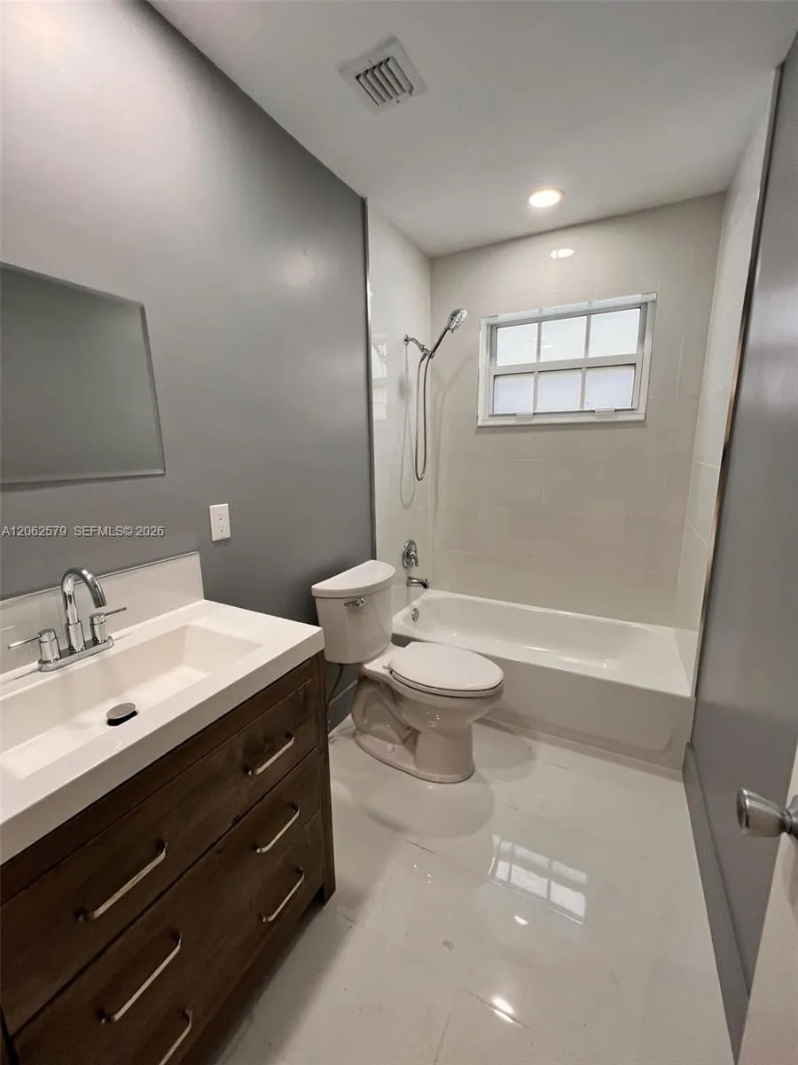 5001 SW 87th Pl #1 Miami, FL 33165