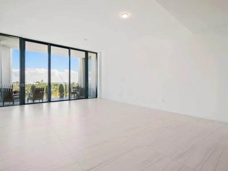 2811 S Bayshore Dr #5C Coconut Grove, FL 33133