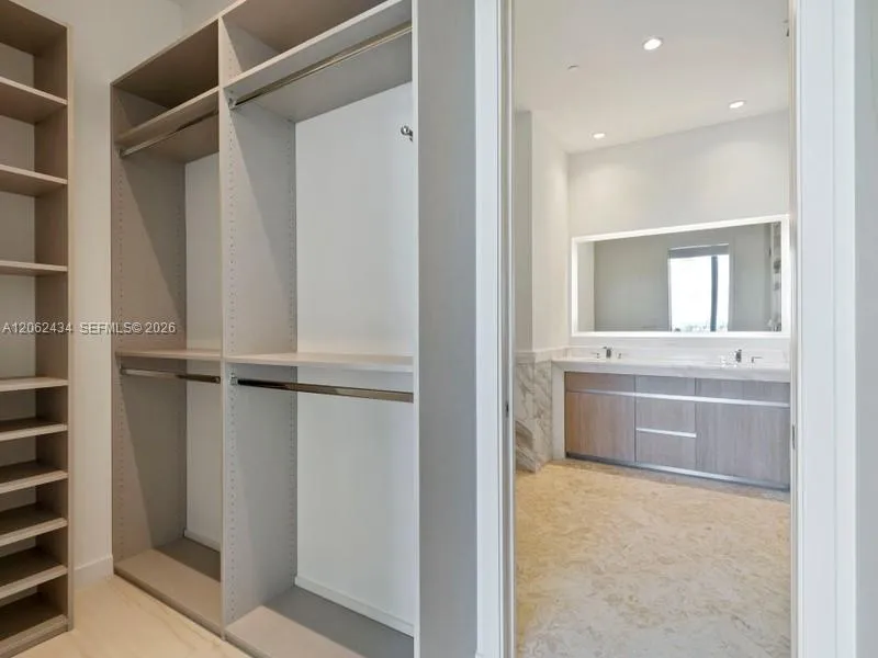 2811 S Bayshore Dr #5C Coconut Grove, FL 33133