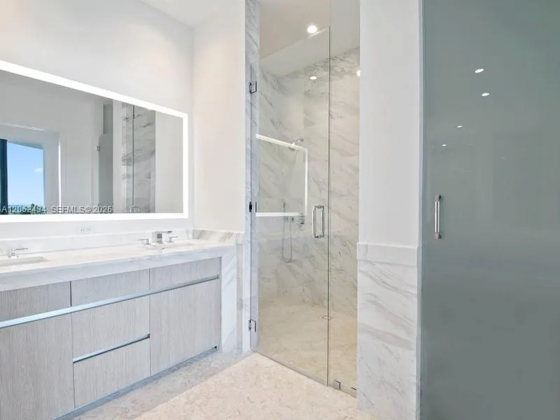 2811 S Bayshore Dr #5C Coconut Grove, FL 33133