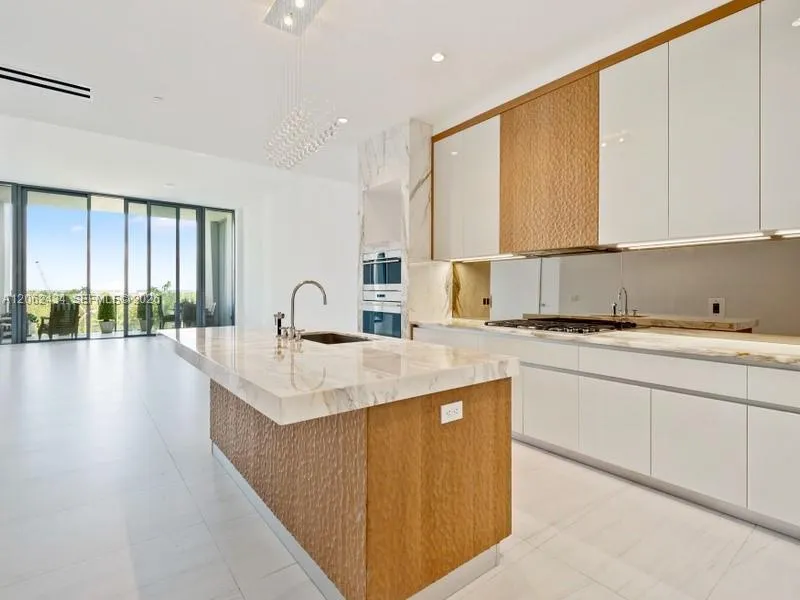2811 S Bayshore Dr #5C Coconut Grove, FL 33133