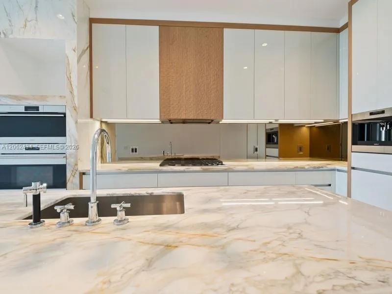2811 S Bayshore Dr #5C Coconut Grove, FL 33133