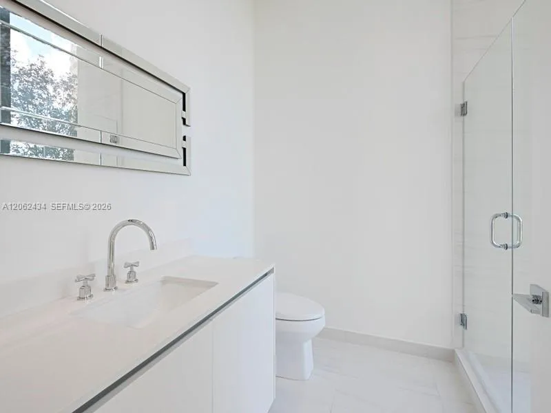 2811 S Bayshore Dr #5C Coconut Grove, FL 33133