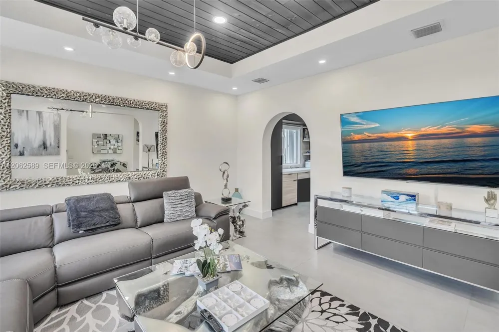 2521 Center Ave Fort Lauderdale, FL 33305