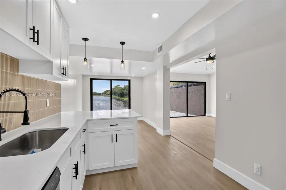 9575 NW 38th Pl Sunrise, FL 33351
