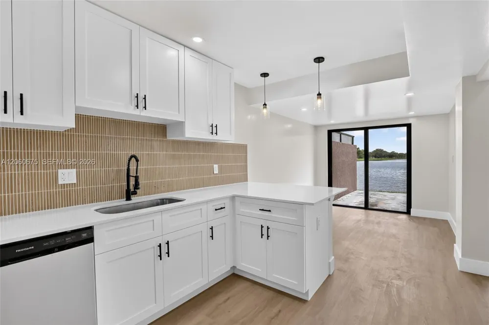 9575 NW 38th Pl Sunrise, FL 33351