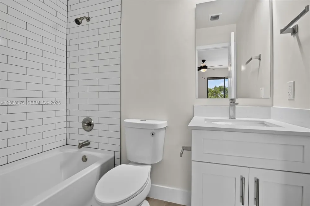9575 NW 38th Pl Sunrise, FL 33351
