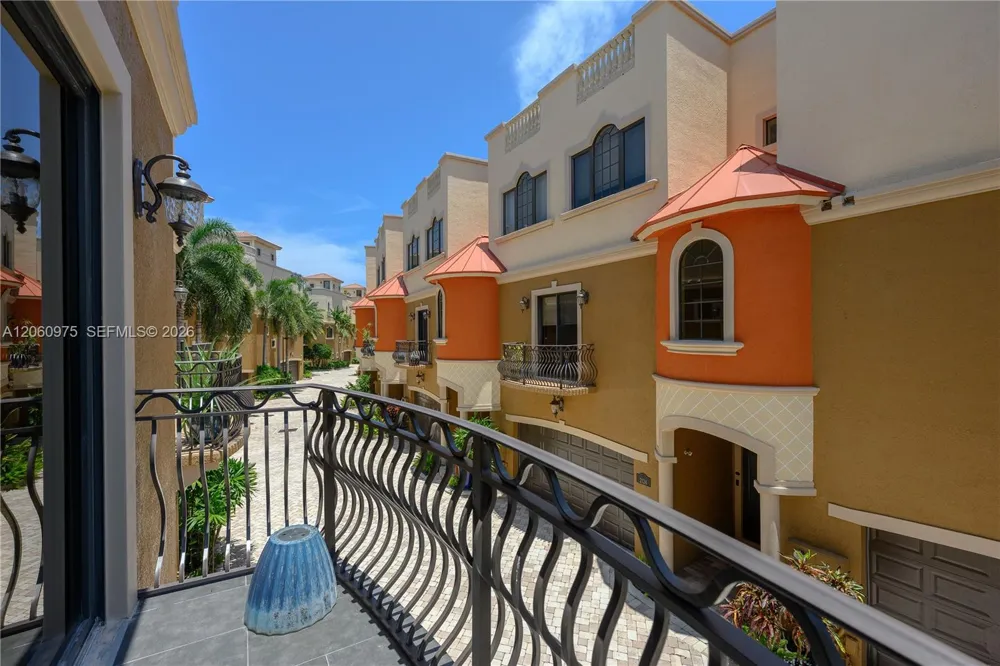 2106 SE 7th St #2106 Pompano Beach, FL 33062