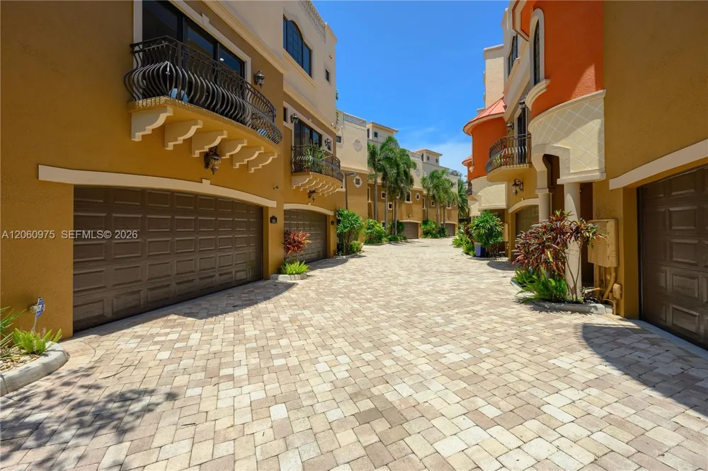 2106 SE 7th St #2106 Pompano Beach, FL 33062