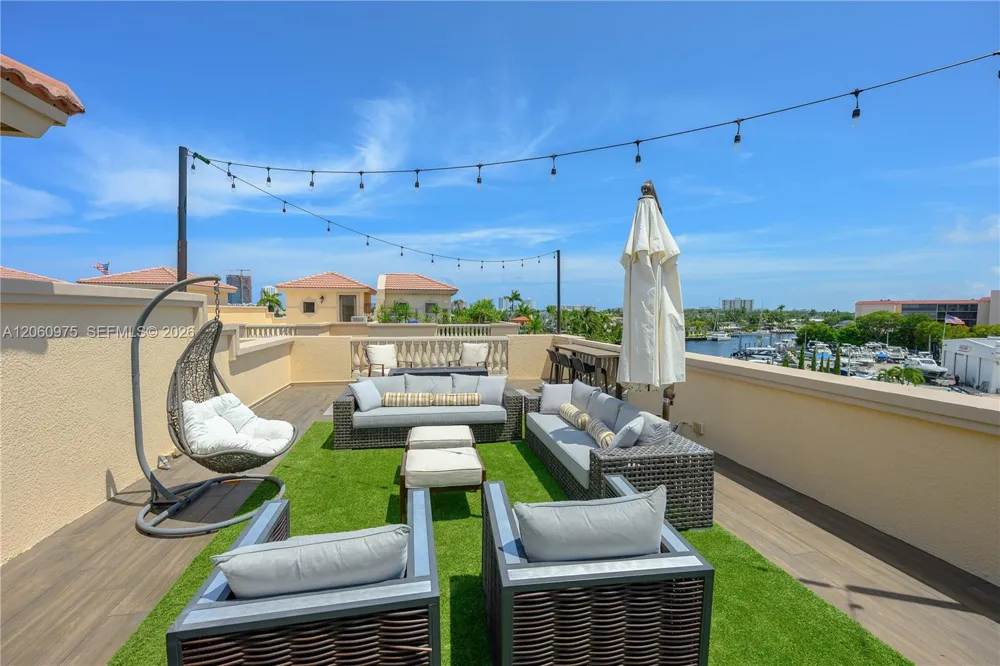 2106 SE 7th St #2106 Pompano Beach, FL 33062
