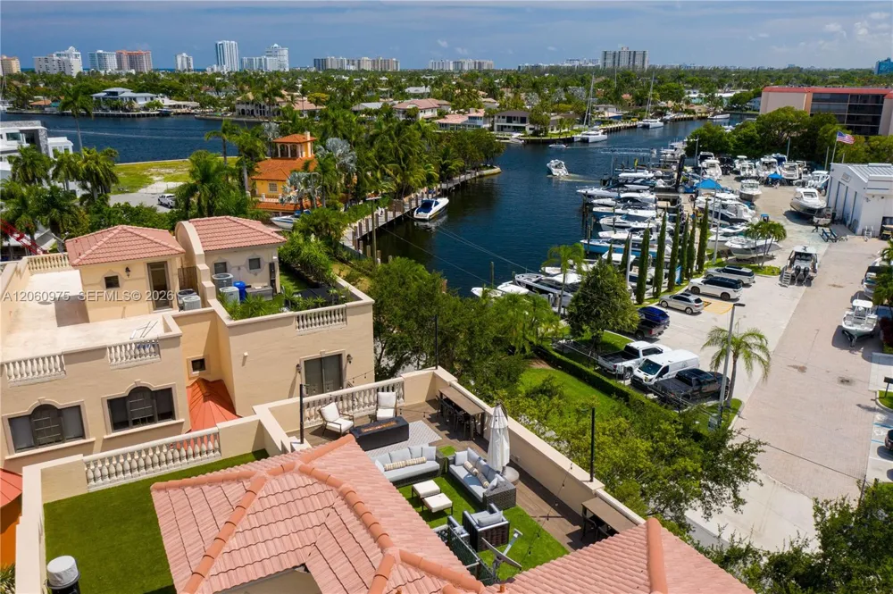 2106 SE 7th St #2106 Pompano Beach, FL 33062