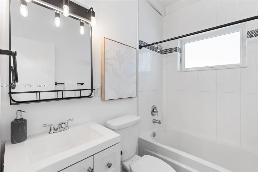 3700 Loquat Ave Miami, FL 33133