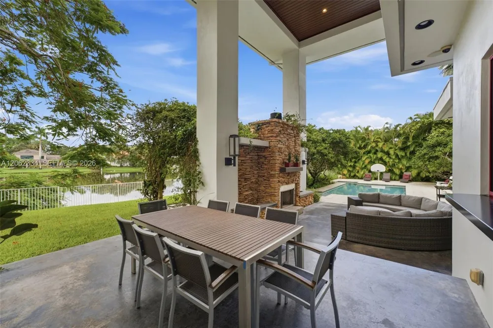 10708 Indian Trl Davie, FL 33328