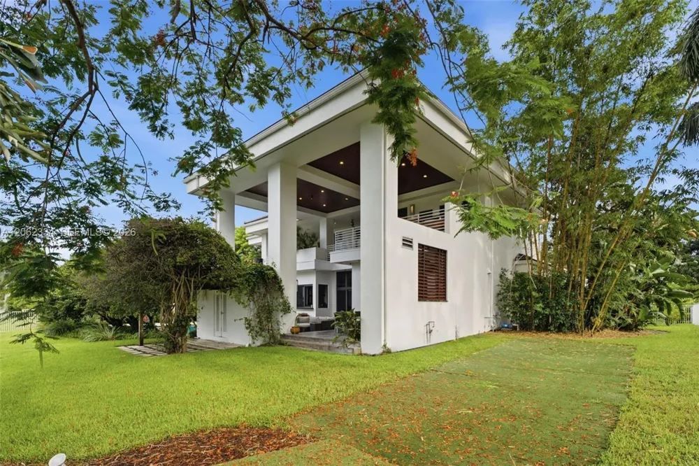 10708 Indian Trl Davie, FL 33328