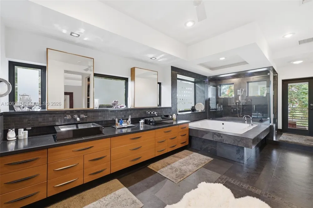 10708 Indian Trl Davie, FL 33328
