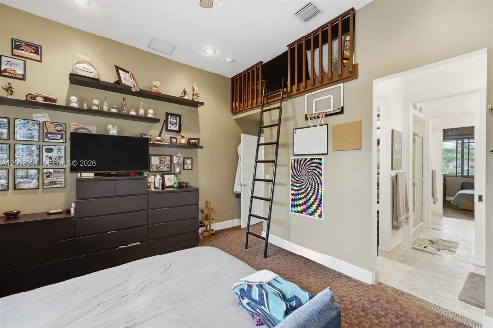 10708 Indian Trl Davie, FL 33328