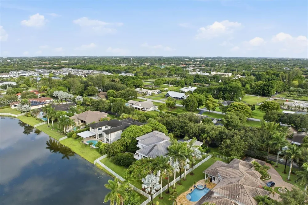 10708 Indian Trl Davie, FL 33328