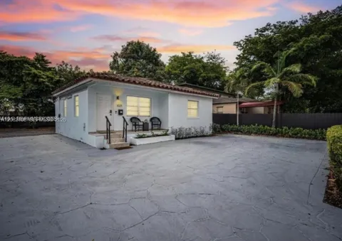 1021 NW 37th Ave