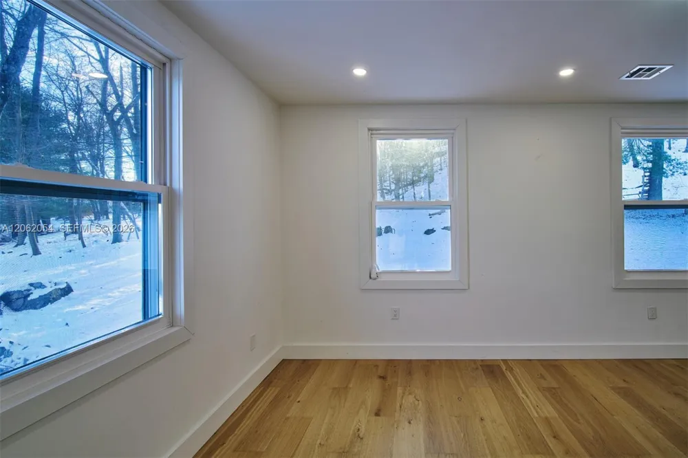 189 Mc Namara Rd 