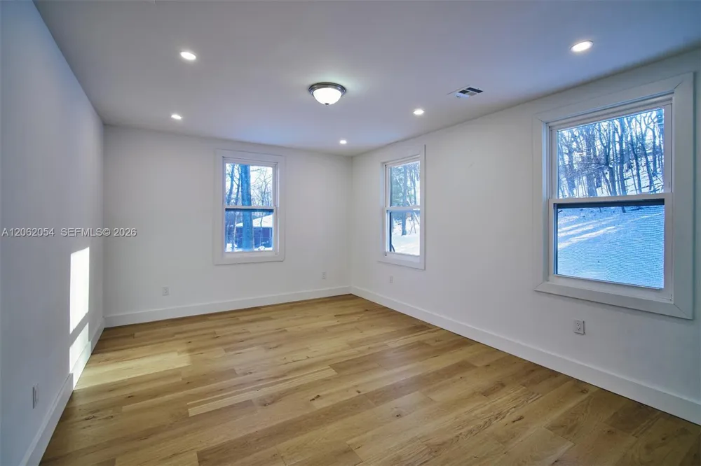189 Mc Namara Rd 