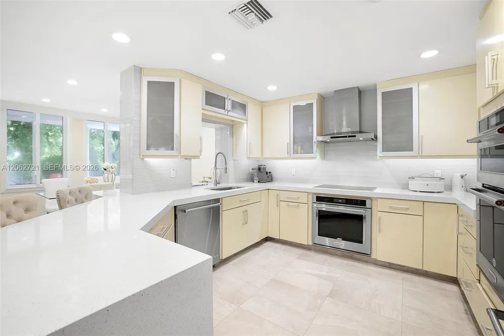 426 SE 5th St Dania Beach, FL 33004