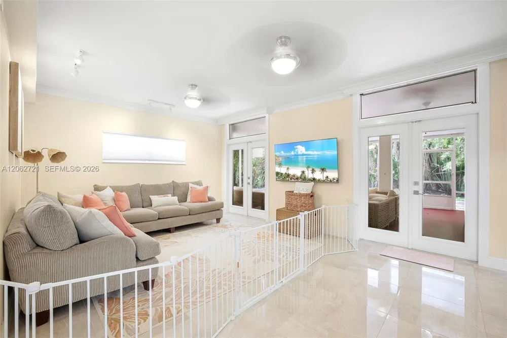 426 SE 5th St Dania Beach, FL 33004
