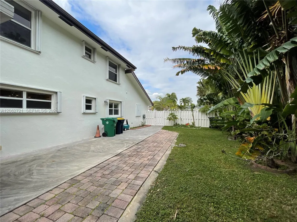 426 SE 5th St Dania Beach, FL 33004