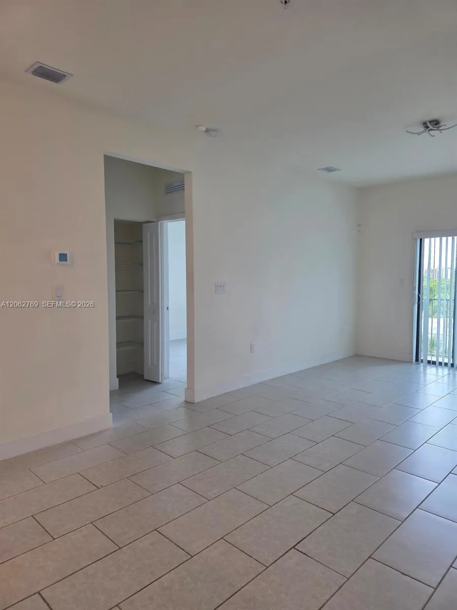 8167 NW 41st St #E-409 Doral, FL 33166