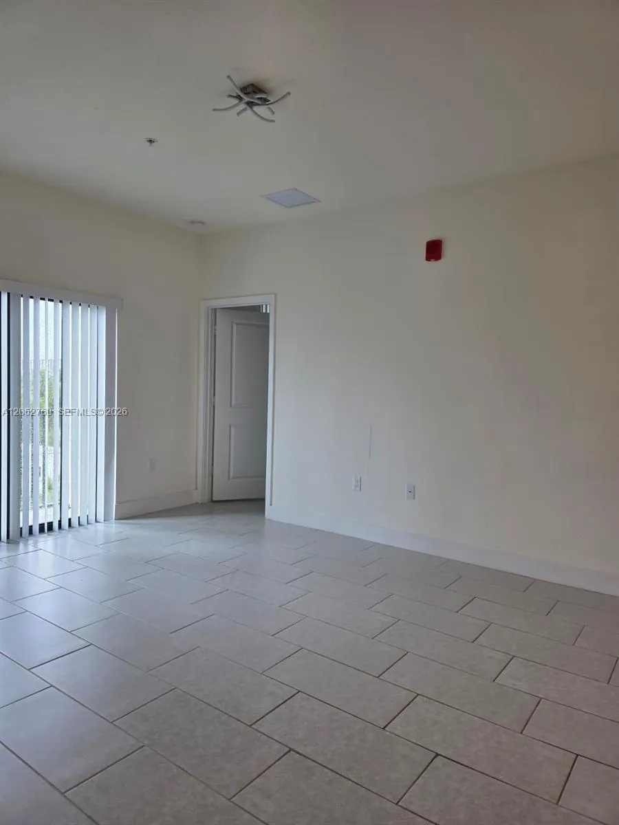 8167 NW 41st St #E-409 Doral, FL 33166